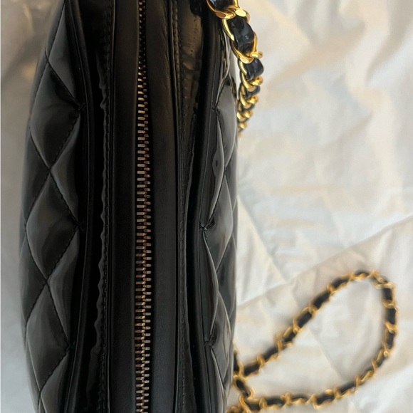 Chanel  SOLD vintage Black Quilted Leather Bag
Gold plated chain and zipper pull - Picture 10 of 12